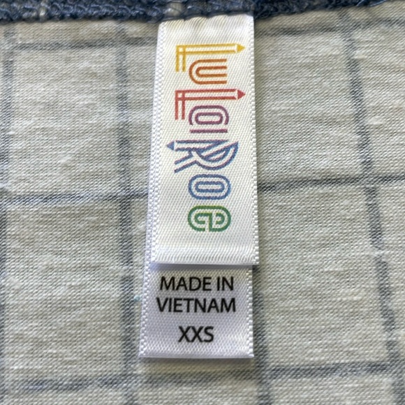 LulaRoe Contrasting Checkered Perfect T High Low Top - Picture 10 of 11